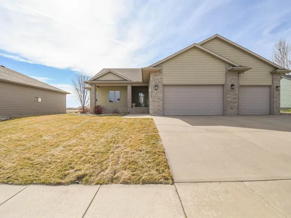 601 Emmett Trl, Harrisburg, SD 57032