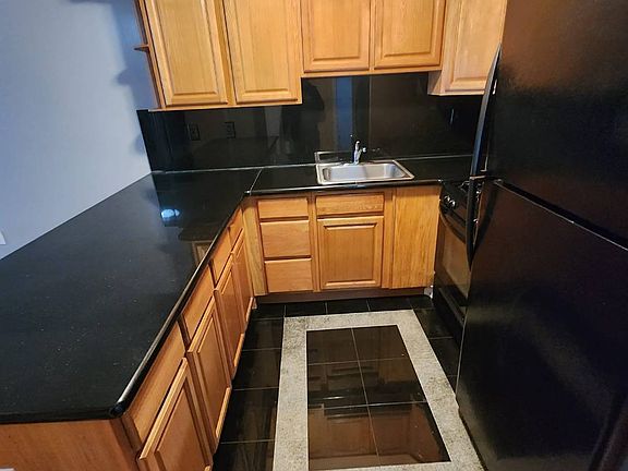 2nd image of 603 Emerald St APT 1