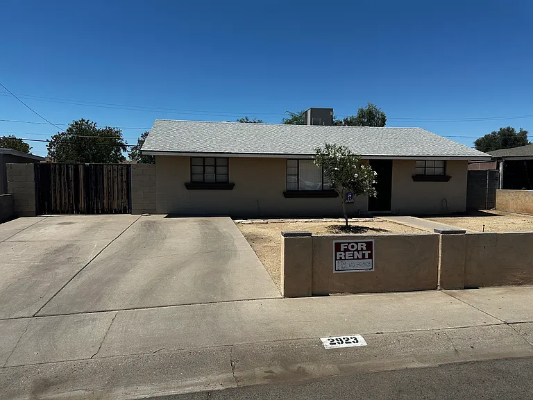 2923 W Townley Ave — Photo 10
