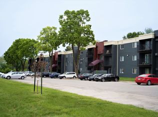 2555 Wedgewood Rd #27, Des Moines, IA 50317