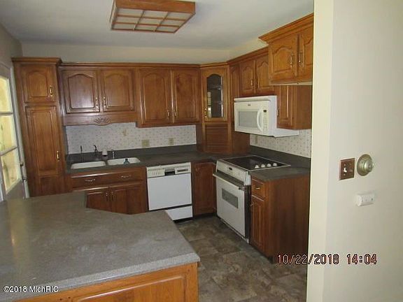 3rd image of 2480 Summerdale Ave