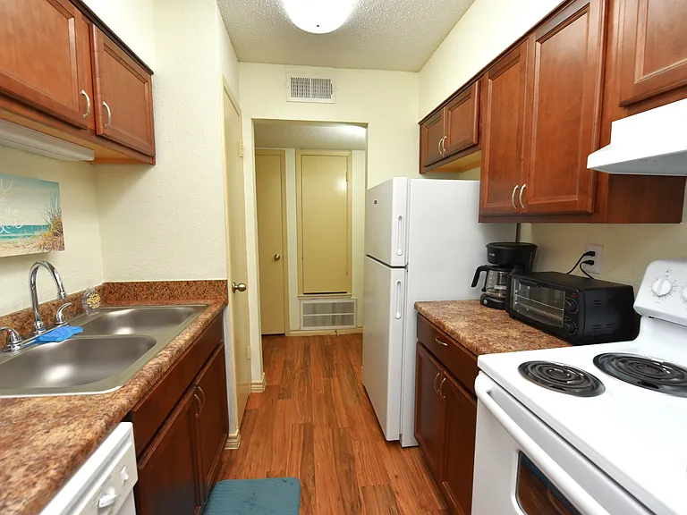 Land's End Apartments — Photo 14