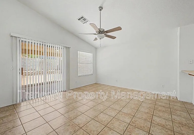 932 W 19th Ave — Photo 12