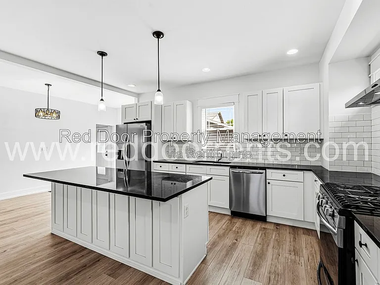 1133 Dawson St — Photo 4