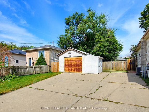 4th image of 70 Homan St