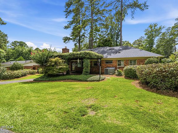 5th image of 1197 Matthews Pl