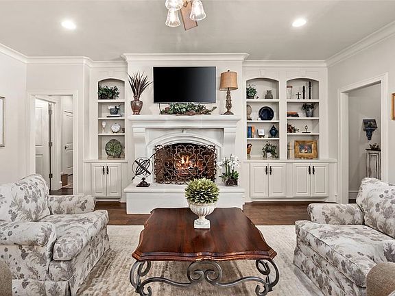2nd image of 4639 Sidonia Ct