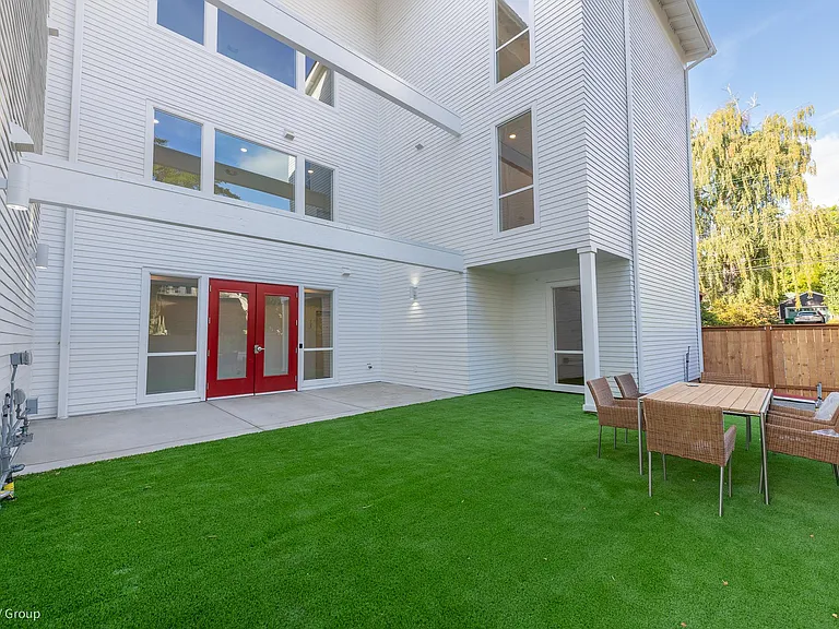 8770 N Willamette Blvd — Photo 25