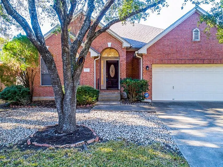 1901 Dapplegrey Ln — Photo 6