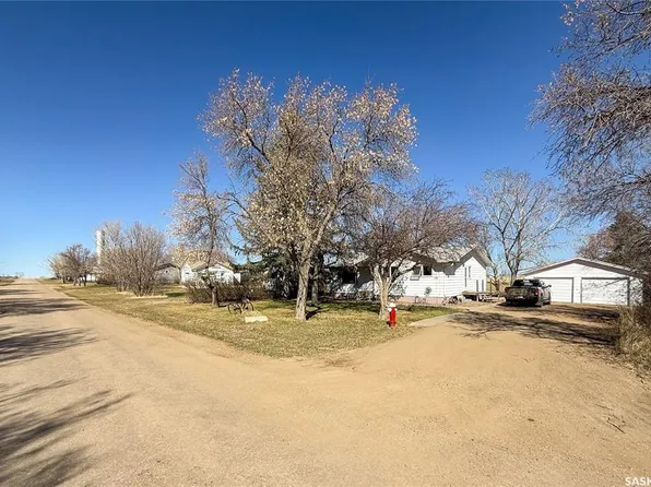 208 1st STREET E, Climax, SK S0N 0N0