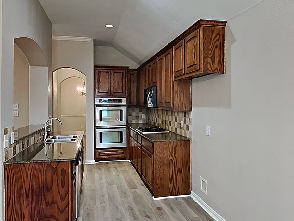 4th image of 308 Village Dr