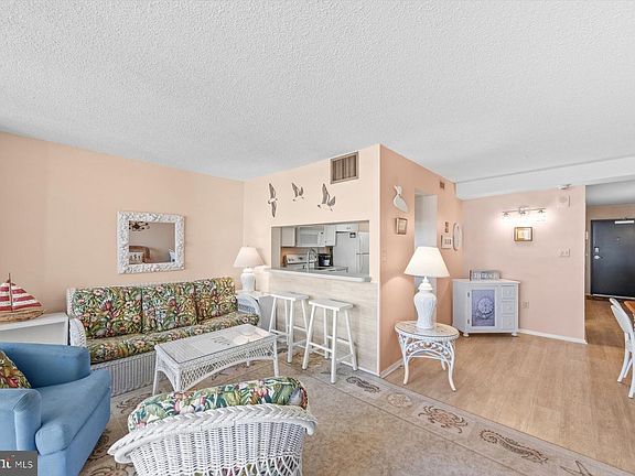 4th image of 403 Dover House Rd