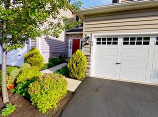 30 Sandy Run Cir, Fort Washington, PA 19034