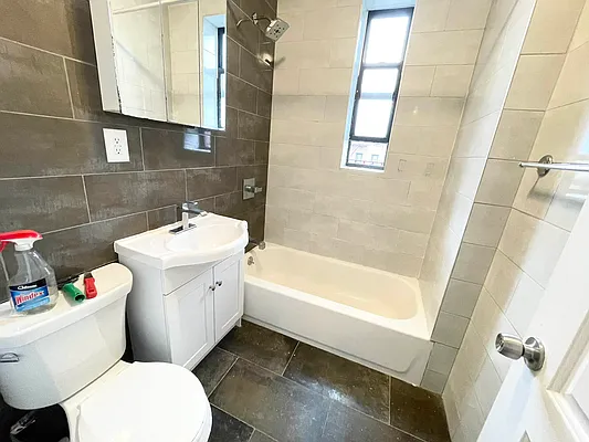 Rented by Bruma Realty LLC | media 8