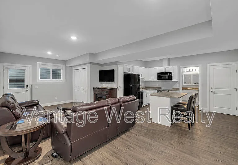 2580B Crown Crest Dr — Photo 4