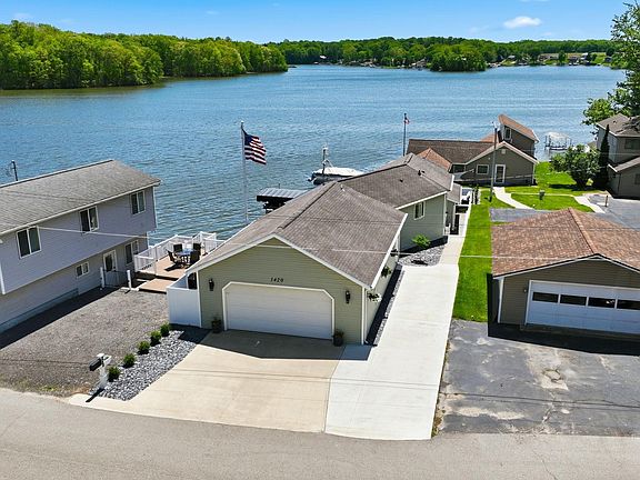 2nd image of 1420 N Shore Dr