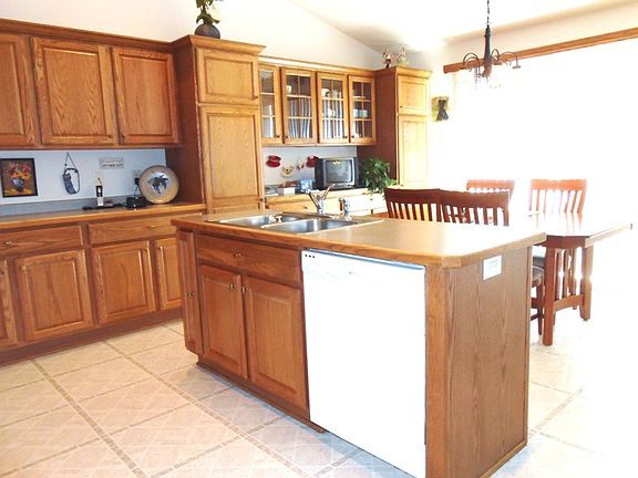 5th image of 1583 Bluebell Dr