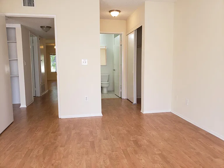 1117 Havenhurst Dr #105 — Photo 7