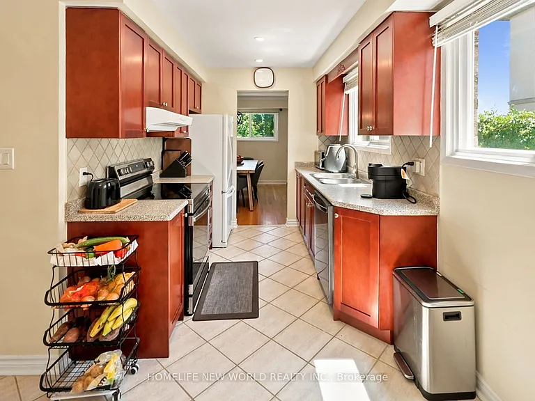 458 Appledore Cres #UPPER — Photo 14