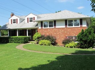 301 Wayne Dr, Cinnaminson, NJ 08077