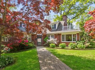 128 Hickory Grove Dr E, Larchmont, NY 10538