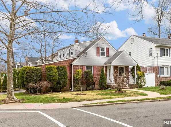 115 Sussex Rd, Bergenfield, NJ 07621