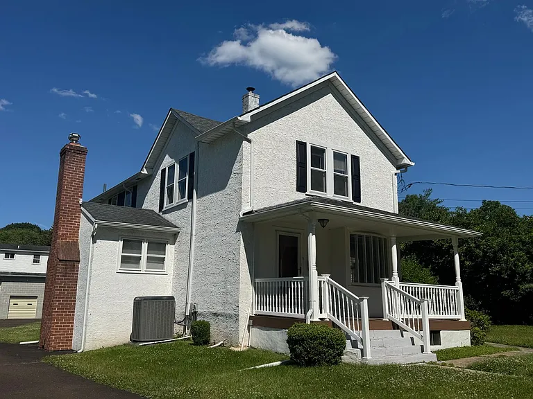 1131 Trewellyn Ave — Photo 2