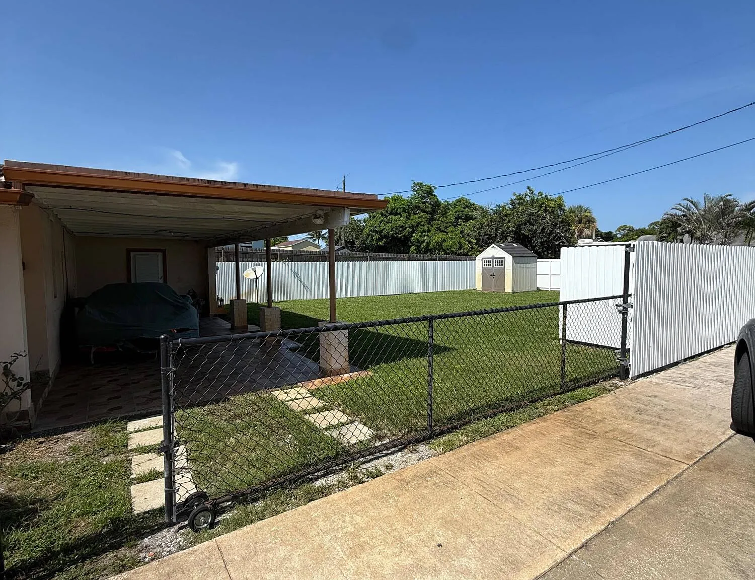 3 bed, 1.0 bath, 888 sqft, $2,200 — Photo 2
