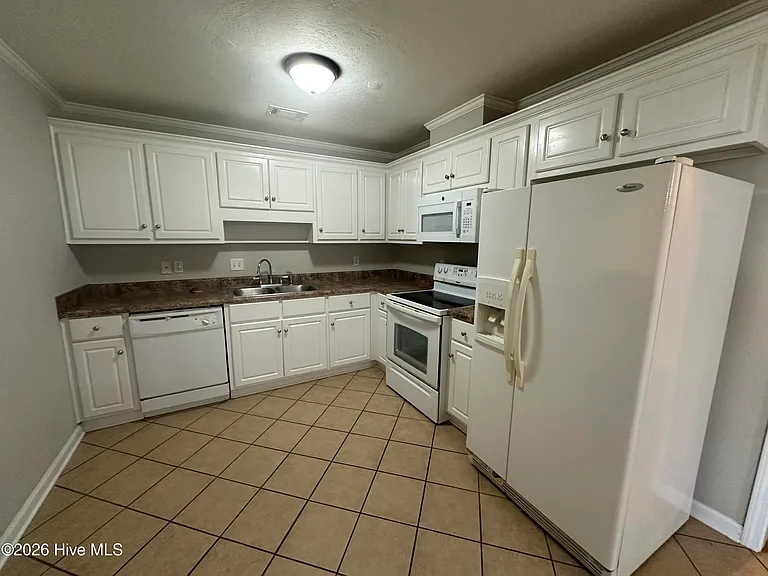 826 Whispering Willow Ct — Photo 4