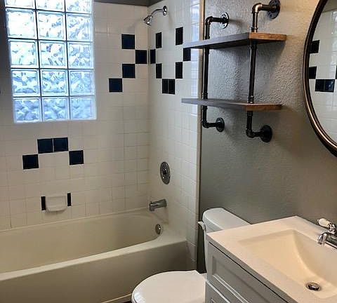 4th image of 2543 B St #B