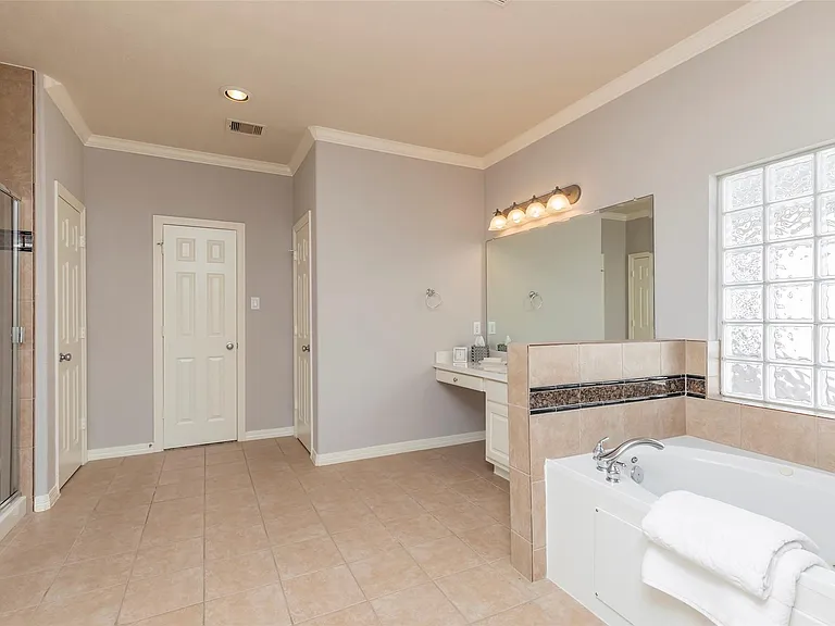 10126 Holly Chase Dr — Photo 27