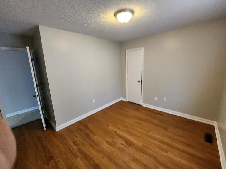 403 Austin Ave #B — Photo 4
