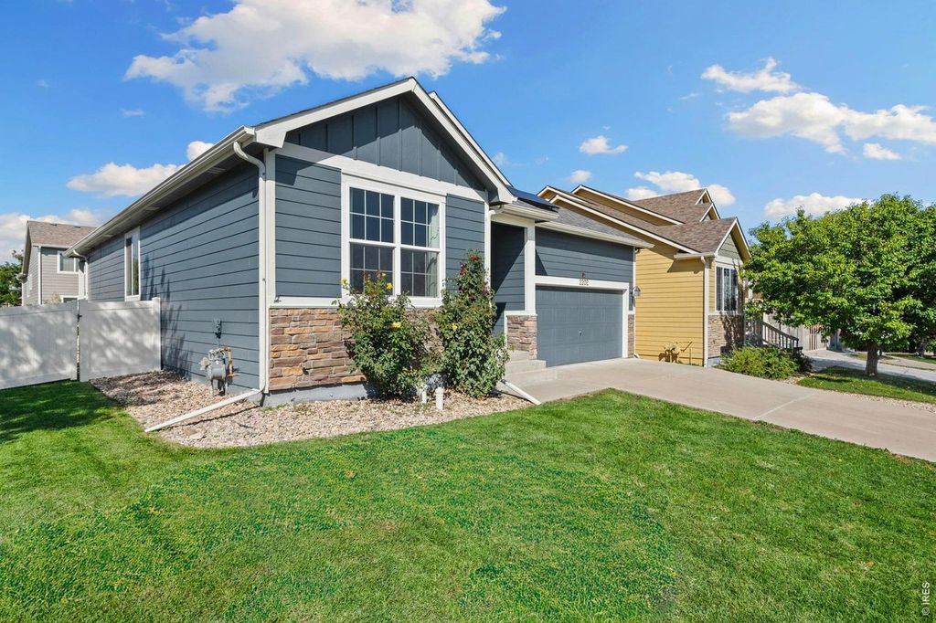 2202 Maple Hill Dr