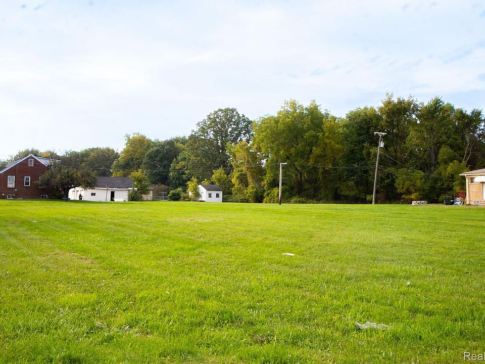 1st image of 33925 Mound Rd