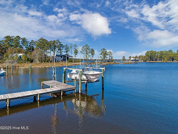 3rd image of 466 Bay Shores Road