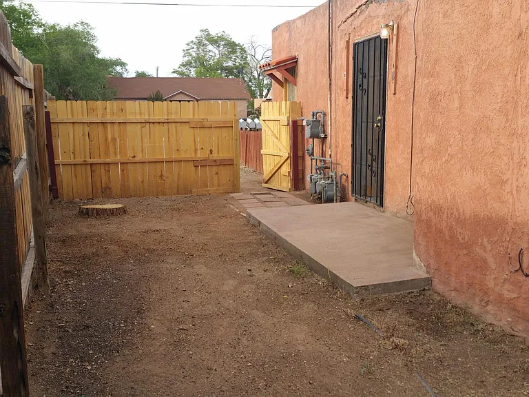 222 Mescalero Rd NW #B — Photo 2