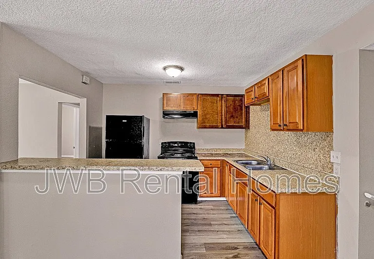 7832 Paul Jones Dr — Photo 3