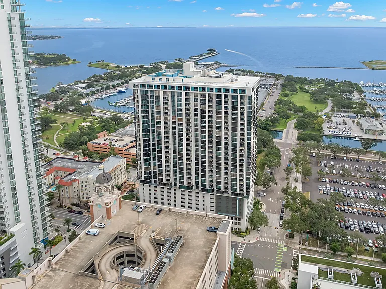 1 Beach Dr SE #2109 — Photo 35