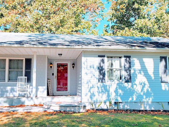2nd image of 1517 Lawrence Ave