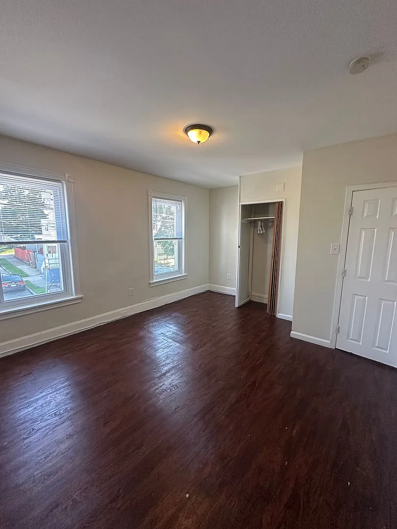 218 Walnut St — Photo 4