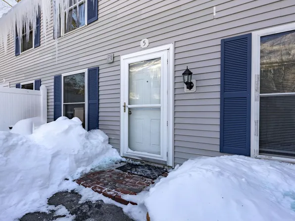 5 Hemlock Forest, Dover, NH 03820