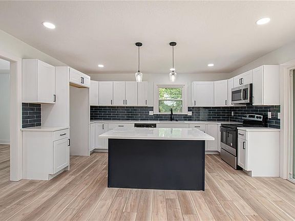 4th image of 6725 N Saint Clair Ave