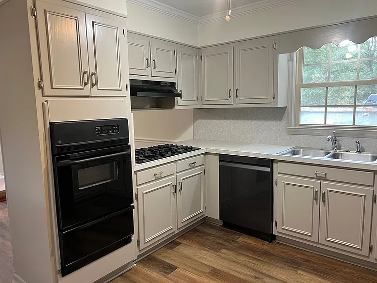 8505 Bells Ferry Rd — Photo 3
