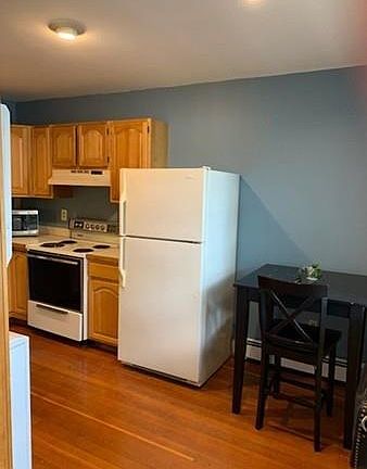 3rd image of 54 Bromfield St Unit 2