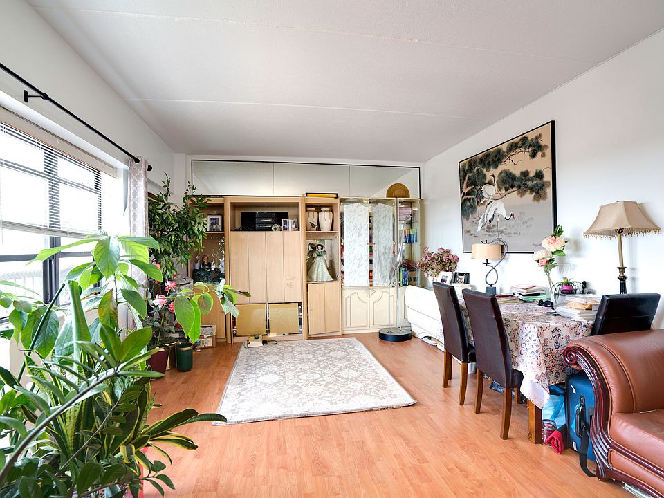 Living Room, Faces South