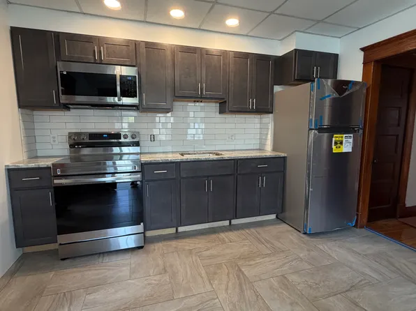 106 Parsons St #2L, Easthampton, MA 01027