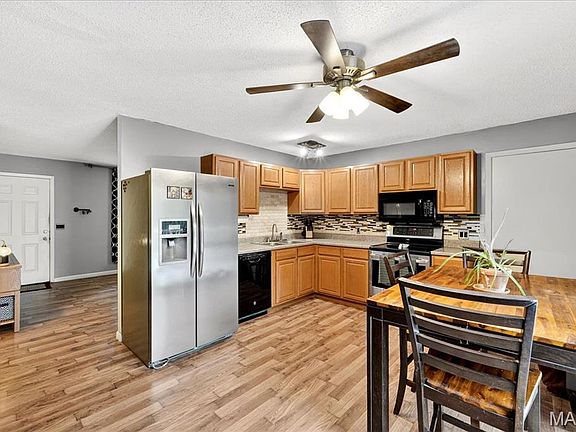 5th image of 10 Winter Hill Ct