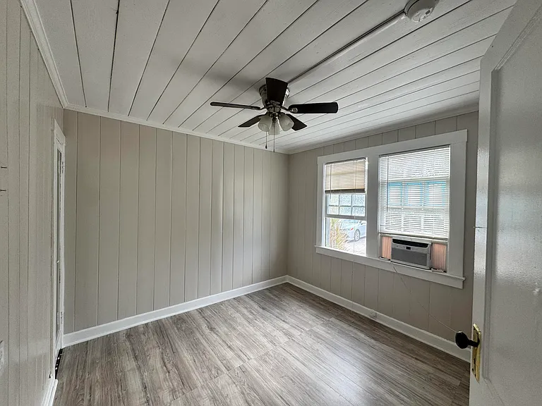 200 Park Ave #6 — Photo 4