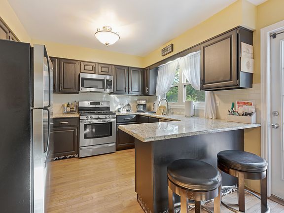 5th image of 60 White Oak Cir