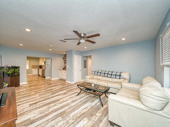 4th image of 107 Rainbow Dr NW